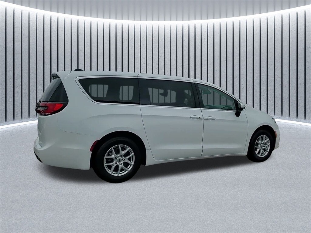 2023 CHRYSLER PACIFICA - Image 7