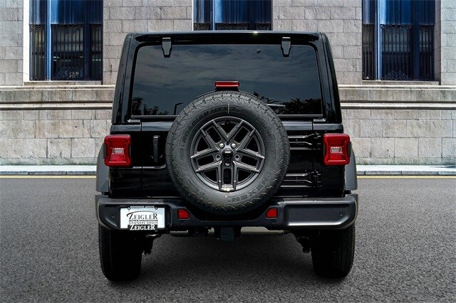 2025 Jeep Wrangler Sport S photo 4
