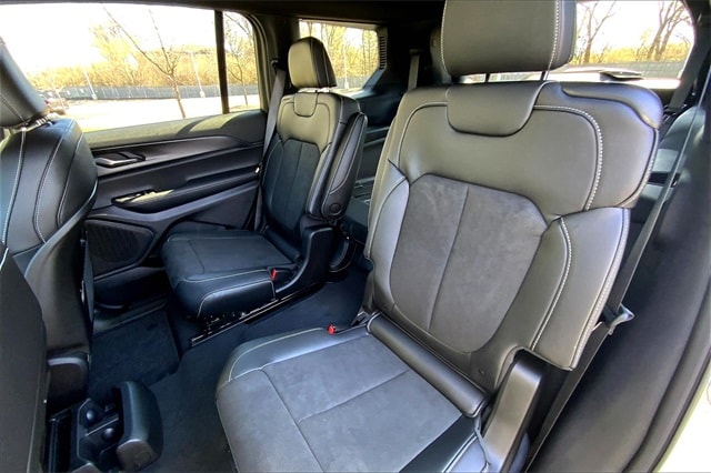 2025 JEEP GRAND CHEROKEE L - Image 10