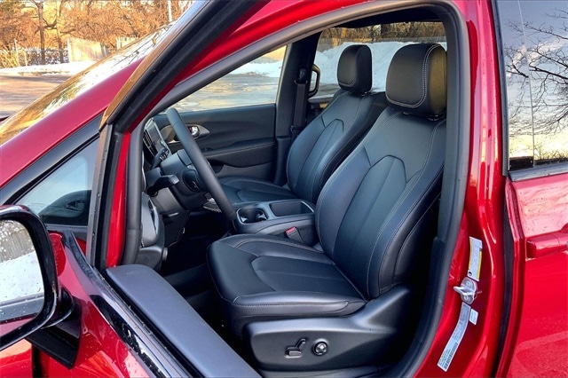2026 CHRYSLER PACIFICA - Image 9