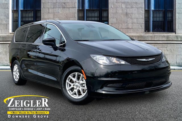 2023 Chrysler Voyager LX's photo