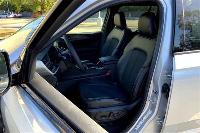 2025 JEEP GRAND CHEROKEE - Image 9