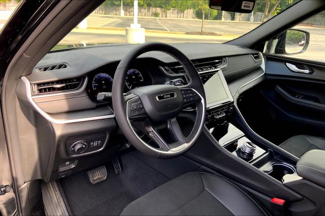 2025 JEEP GRAND CHEROKEE - Image 8