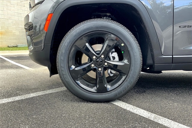 2025 JEEP GRAND CHEROKEE - Image 12