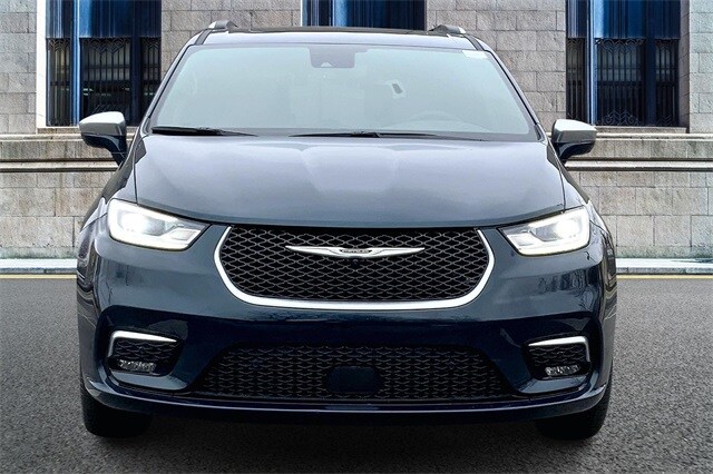 2022 Chrysler Pacifica Pinnacle photo 2