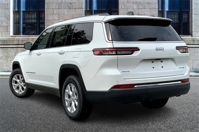2024 Jeep Grand Cherokee Limited photo 3