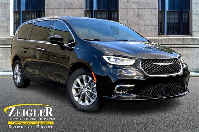 2026 Chrysler Pacifica Select's photo