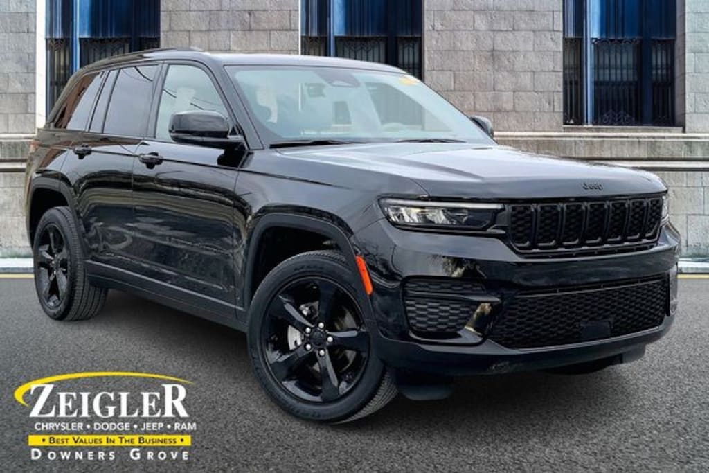 Used 2023 Jeep Grand Cherokee Laredo SUV