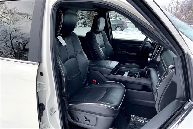 2023 RAM 3500 - Image 7