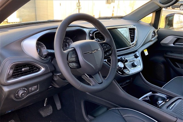 2026 CHRYSLER PACIFICA - Image 8