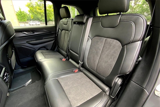 2025 JEEP GRAND CHEROKEE - Image 10