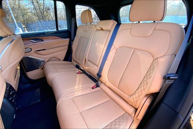 2025 JEEP GRAND CHEROKEE - Image 10