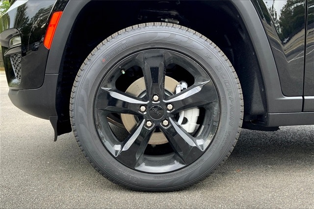 2025 JEEP GRAND CHEROKEE - Image 12