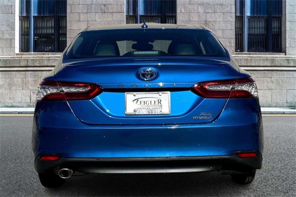 Used 2020 Toyota Camry Hybrid XLE Sedan