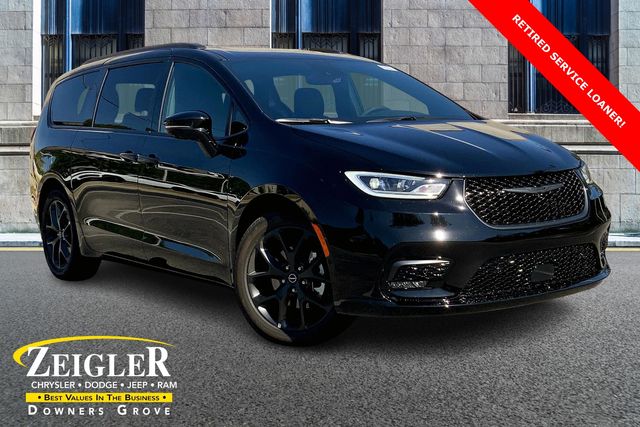 2026 Chrysler Pacifica Limited's photo