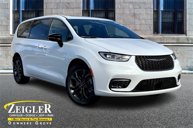 2026 Chrysler Pacifica Select's photo