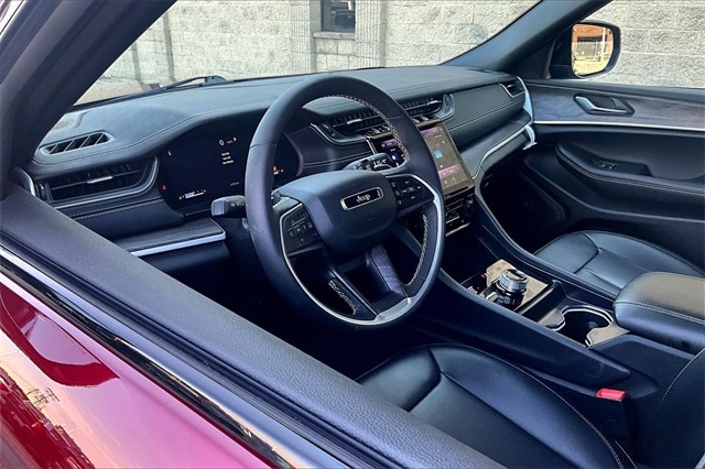 2025 JEEP GRAND CHEROKEE L - Image 13