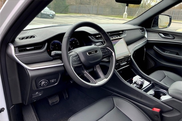 2025 JEEP GRAND CHEROKEE - Image 8