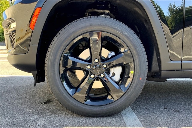 2025 JEEP GRAND CHEROKEE - Image 12