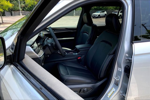 2025 JEEP GRAND CHEROKEE L - Image 9