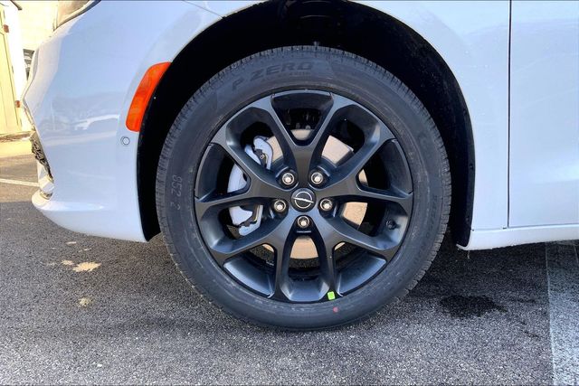 2026 CHRYSLER PACIFICA - Image 12