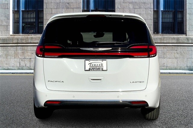 2024 Chrysler Pacifica Limited photo 4