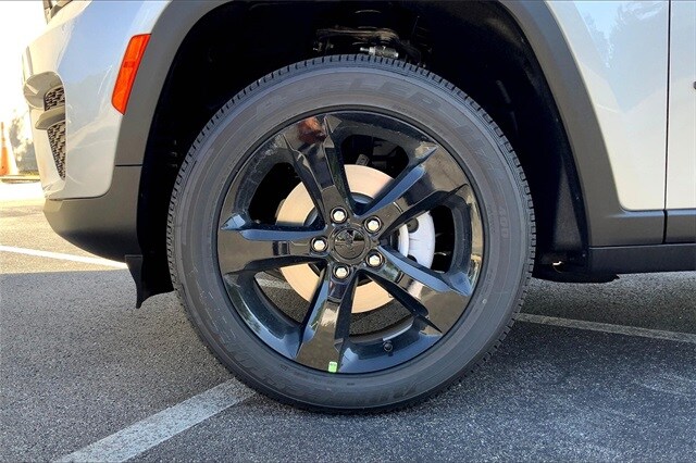 2025 JEEP GRAND CHEROKEE - Image 12