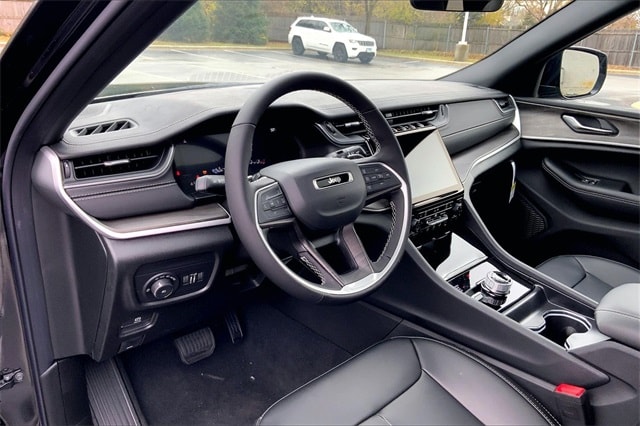 2025 JEEP GRAND CHEROKEE - Image 8