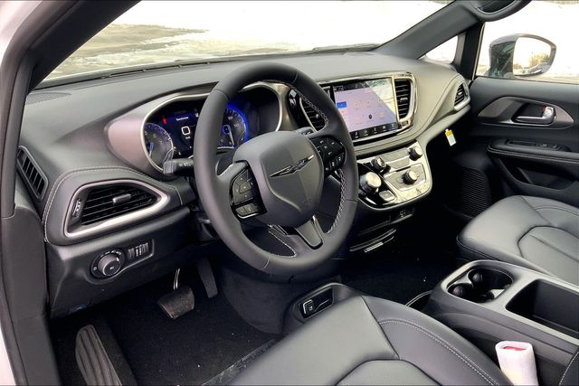 2026 CHRYSLER PACIFICA - Image 8