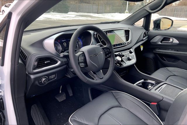 2026 CHRYSLER PACIFICA - Image 8
