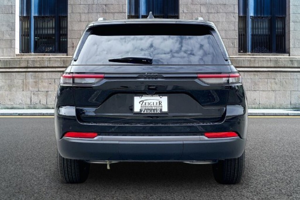 New 2027 Jeep Grand Cherokee Altitude Sport Utility