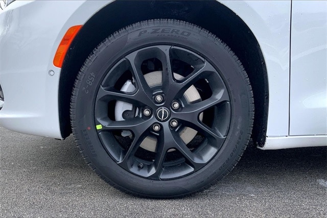 2026 CHRYSLER PACIFICA - Image 12