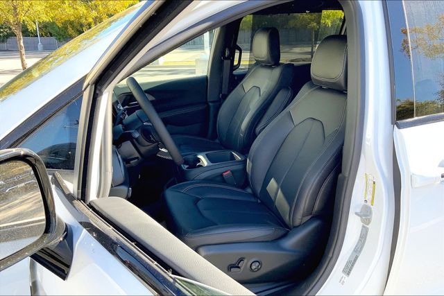 2026 CHRYSLER PACIFICA - Image 9