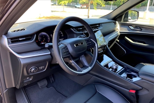 2025 JEEP GRAND CHEROKEE - Image 8