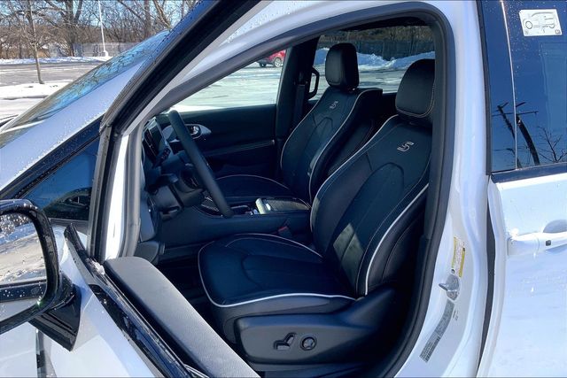 2026 CHRYSLER PACIFICA - Image 9