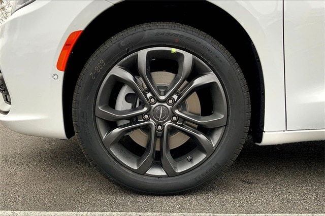 2026 CHRYSLER PACIFICA - Image 12