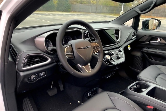 2026 CHRYSLER PACIFICA - Image 8