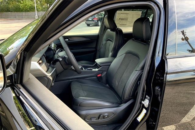 2025 JEEP GRAND CHEROKEE - Image 9