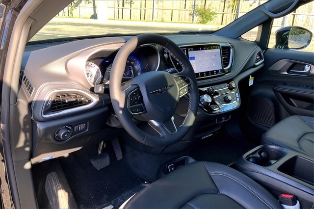 2026 CHRYSLER PACIFICA - Image 8