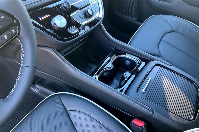 2026 CHRYSLER PACIFICA - Image 7