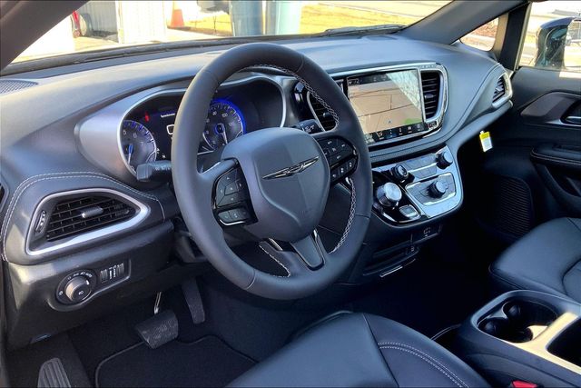 2026 CHRYSLER PACIFICA - Image 8
