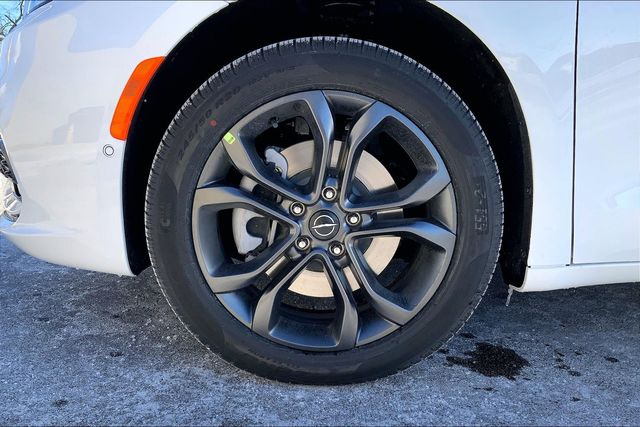 2026 CHRYSLER PACIFICA - Image 12