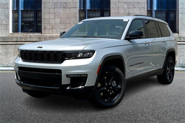 2025 Jeep Grand Cherokee Limited photo 2
