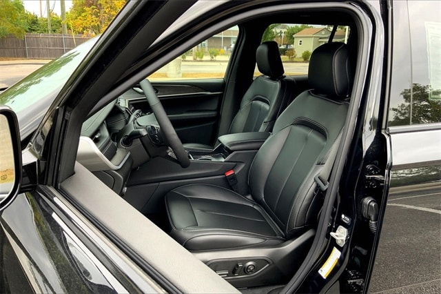 2025 JEEP GRAND CHEROKEE - Image 9