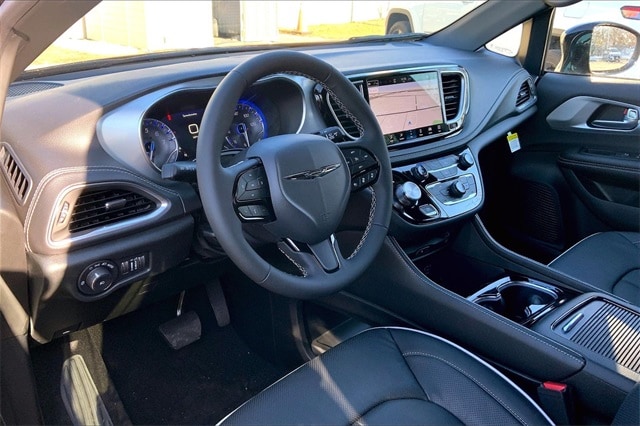2026 CHRYSLER PACIFICA - Image 8