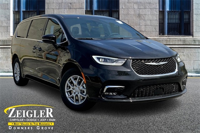 2025 Chrysler Pacifica Select's photo