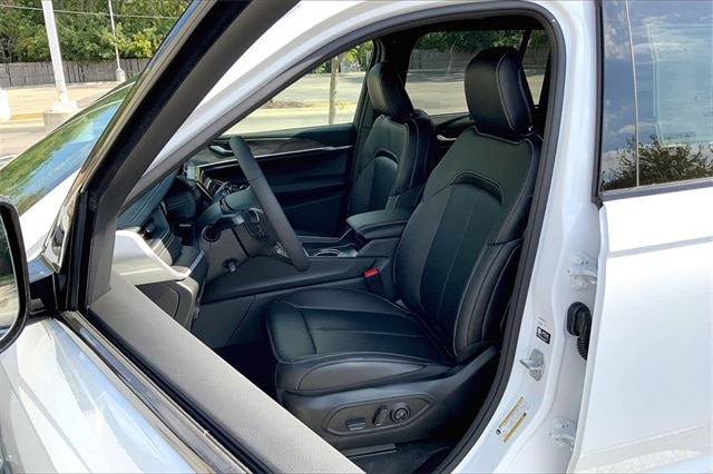 2025 JEEP GRAND CHEROKEE - Image 9