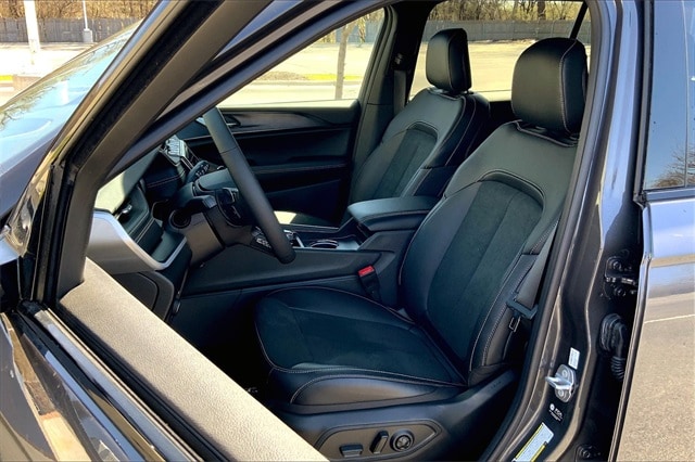 2025 JEEP GRAND CHEROKEE L - Image 9