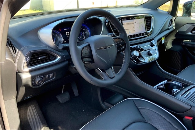 2026 CHRYSLER PACIFICA - Image 8