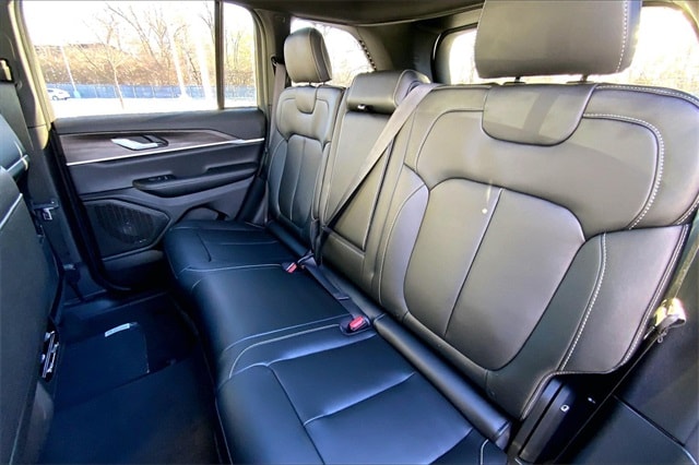 2025 JEEP GRAND CHEROKEE - Image 10